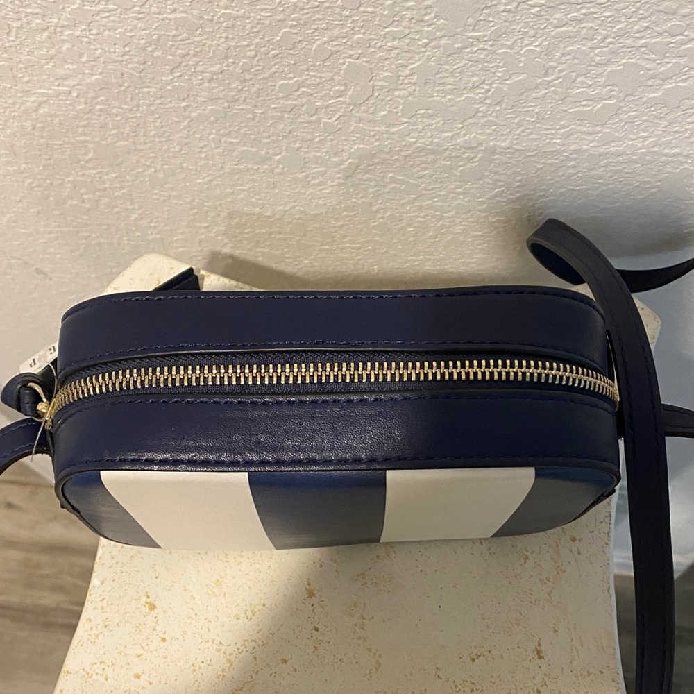 New GAP Mini Navy Crossbody Bag Bold Stripes Chic Design - Picture 4 of 9